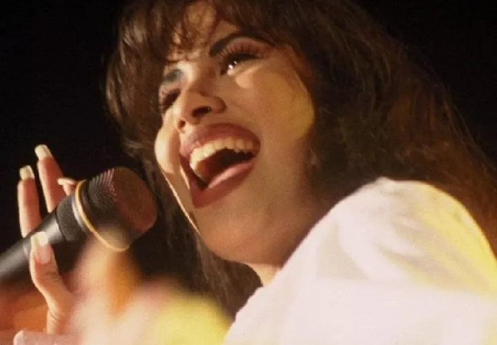 La desaparecida artista méxico-americana Selena.  Foto: EFE