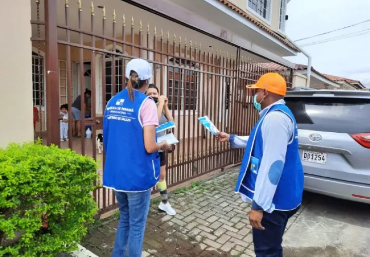 Hoy se realizó un volanteo con medidas de prevención y entrega de mascarillas y otros artículos de bioseguridad en Cerro Viento y San Antonio.