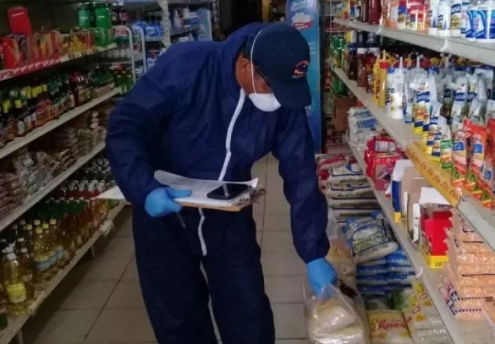 Los comerciantes deben verificar esa fecha y retirar los productos que estén muy próximos a expirar.