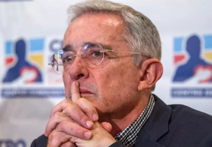 Álvaro Uribe estaba en detención domiciliaria desde el pasado 4 de agosto por un caso de presunto fraude procesal y soborno a testigos. FOTO/EFE