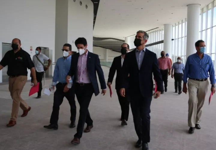 Este martes, Eskildsen, junto a ejecutivos de SMG  World, encargada  de la administración y promoción del centro de convenciones y líderes del sector turístico, realizó un recorrido por el proyecto.