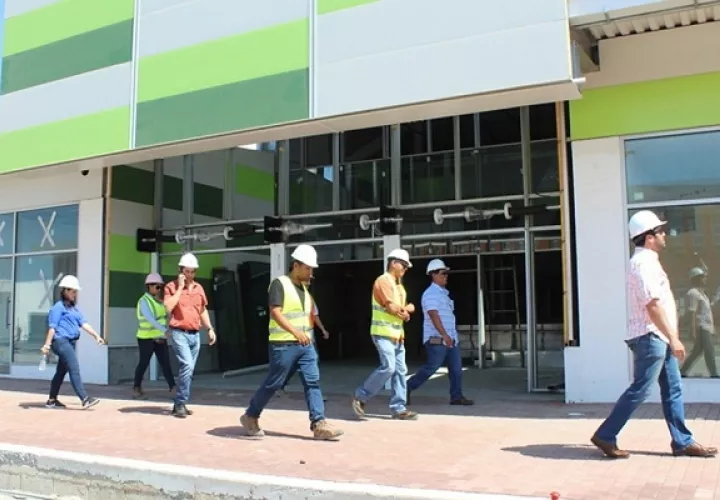 El mercado tiene un 95% de avance en su construcción, incluyendo las áreas de carga y cuartos fríos, así como el mobiliario, el cual se encuentra instalado en cada módulo.
