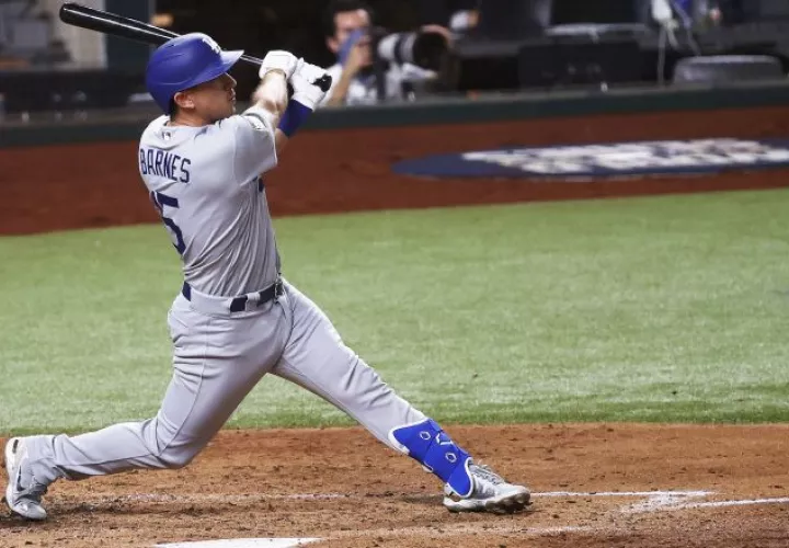 Austin Barnes se destacó en el tercer juego de la Serie Mundial. EFE