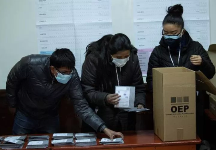 El triunfo electoral en Bolivia se logra con el 50% más uno de los votos, o con un 40 y al menos diez puntos de diferencia con el segundo. Foto: EFE