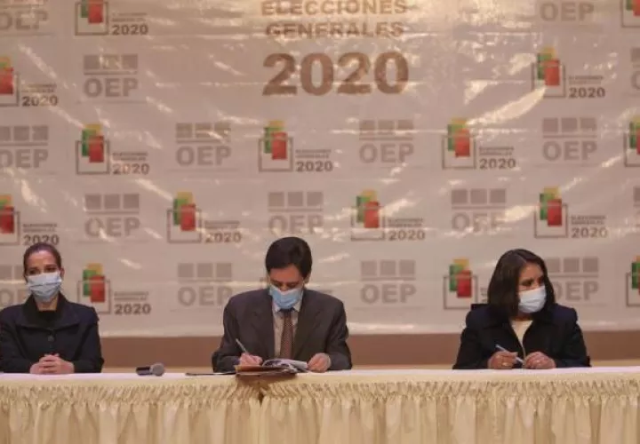 Los resultados de los recientes comicios fueron aceptados casi sin objeciones, a diferencia del proceso de 2019 que levantó sospechas de fraude por irregularidades como un repentino cambio de tendencia en el recuento preliminar, que pasó de prever una segunda vuelta entre Morales y Mesa a dar el triunfo en primera al entonces gobernante.Foto:EFE