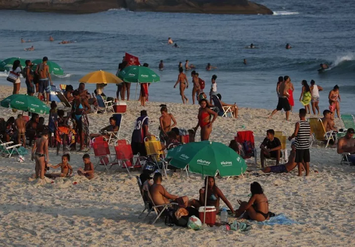 Belo Horizonte y Curitiba, las capitales de los estados de Minas Gerais y Paraná, respectivamente, también registraron este viernes sus mayores temperaturas este año. FOTO/EFE