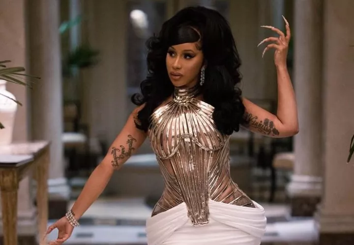 Cardi B celebra su cumpleaños al estilo de Cleopatra. Instagram