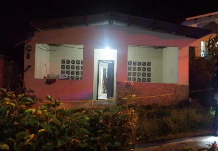 Los sicarios llamaron a Daniel Enrique Barrera y este fue ultimado en el portal de su casa. Foto/Diomedes Sánchez