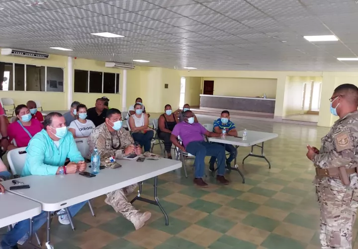 Reunión informativa entre el Senan y los familiares de los cinco colonenses desaparecidos desde el pasado sábado.