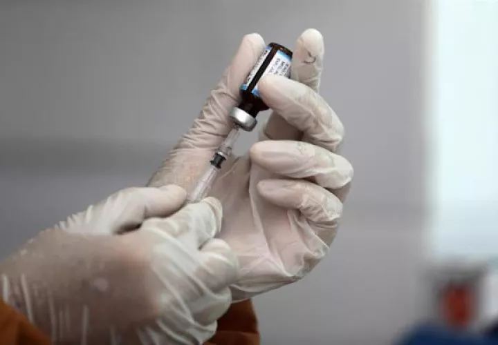 El cambio genético sufrido por la nueva variante del coronavirus no ha aumentado ni su capacidad de propagación ni su severidad. FOTO/EFE