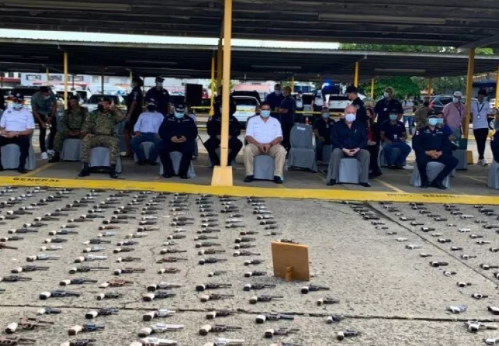 Autoridades panameñas destruyen más de un centenar de armas de fuego. 