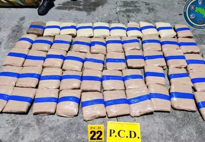 Agentes policiales de Estados Unidos mediante un patrullaje dando como resultado el decomiso de 1,220 kilos de la droga conocida como marihuana y 149 paquetes de cocaína.