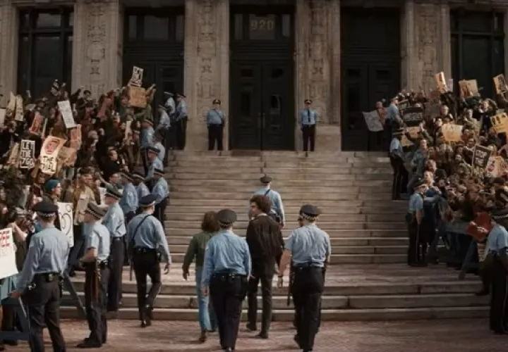 'El juicio de los 7 de Chicago' fue creada por el guionista y director Aaron Sorkin. Foto: Netflix