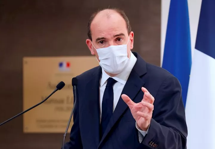 El titular de Sanidad, Olivier Véran, admitió que aunque el virus circula más lento que en primavera, lo hace pese a todo a una velocidad "alarmante".