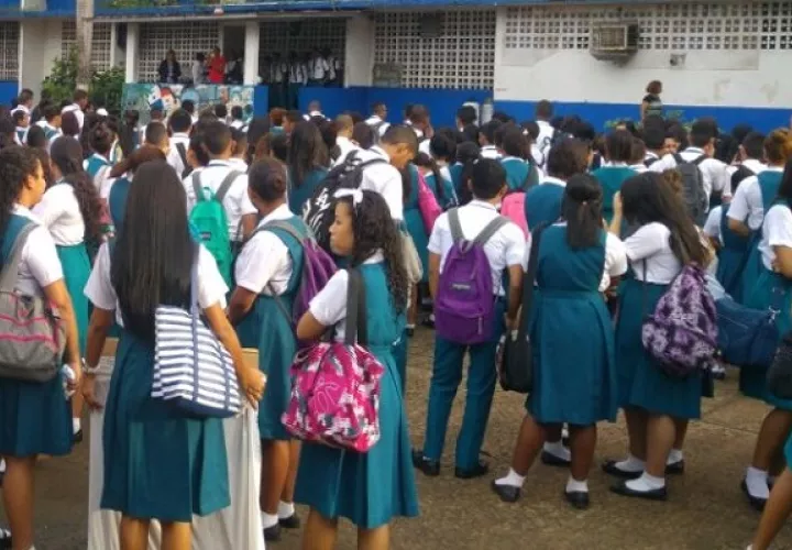 En el documento elaborado por Copeme, también se detalla que Panamá presenta una tendencia de abandono escolar en modalidad presencial en todas las trayectorias escolares. 
