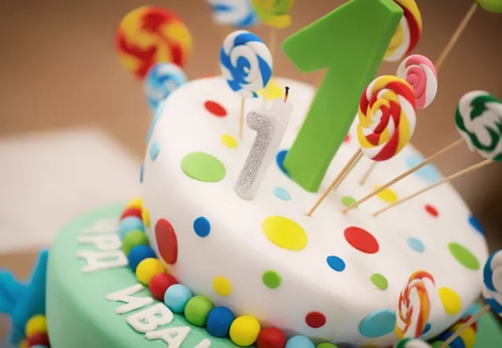 El fondant es una masa hecha de azúcar, agua y grasa que se utiliza para cubrir y decorar pasteles, galletas o cupcakes. Foto: Ilustrativa / Pixabay