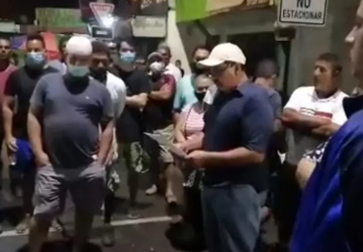 Los manifestantes rechazaro el documento presentado por los negociadores del presidente costarricense Carlos Alvarado.