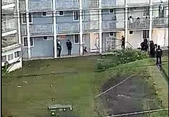 El trágico suceso se se escenificó en la torre L 46, apartamento de N° 0E. Foto: Diómedes Sánchez S.