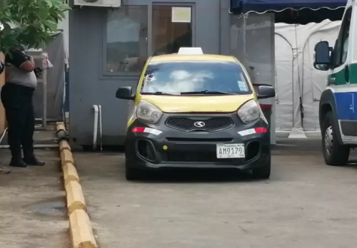  El ahora occiso fue traslado en un taxi hacia el hospital Nicolas A. Solano de La Chorrera. Foto: Eric A. Montenegro.