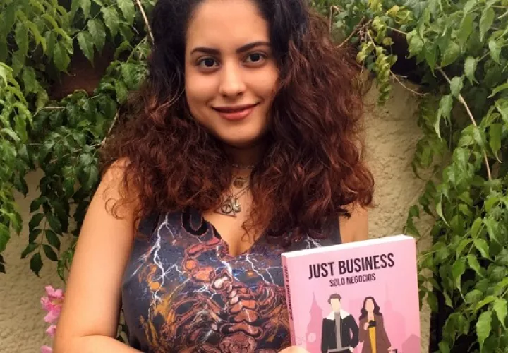Mayra De Gracia, de 22 años, publicó su primera obra titulada "Just Business: Solo Negocios". Foto: Cortesía