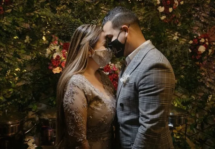 Kathy Phillips y dg Luiggi. Instagram