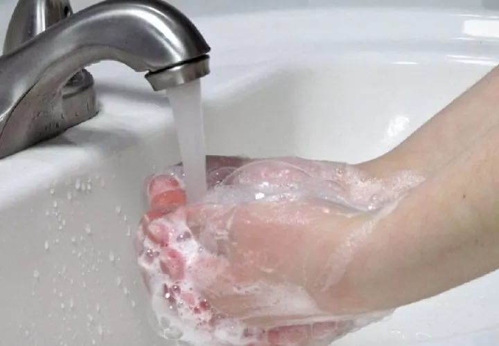 Mójese las manos con agua y aplique jabón. Foto: Ilustrativa / Pixabay