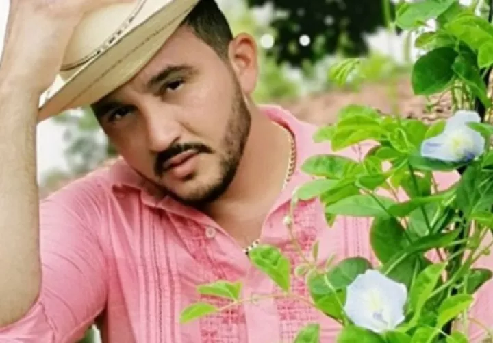 Lucho Pérez, presentador del programa folklórico "Hecho en Panamá". Foto: Instagram