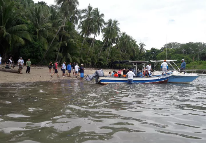 Los heridos fueron traslados en una lancha rápida hasta Puerto Mutis. Foto: Melquíades Vásquez. 