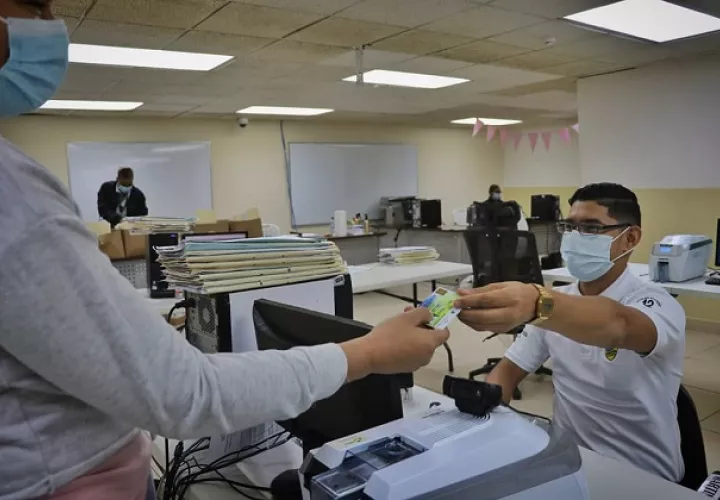 El proceso de notificación para entrega de carné pendientes a extranjeros se inició desde el 12 de octubre de 2020. Foto cortesía @migracionpanama