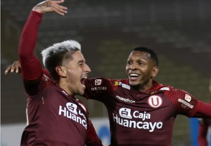Alberto 'Negriro' Quintero (derr.) festeja. Foto:@Universitario 