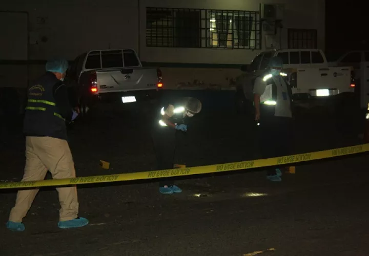 Personal de Criminalística del Ministerio Público ubicaron al menos seis indicios balísticos en el sitio del homicidio.