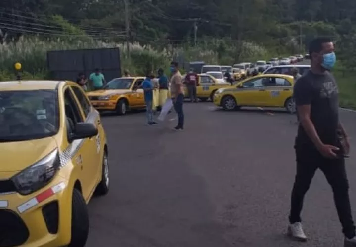 Los trabajadores del volante cerraron las vías en Veracruz, para llamar la atención de la ATTT.
