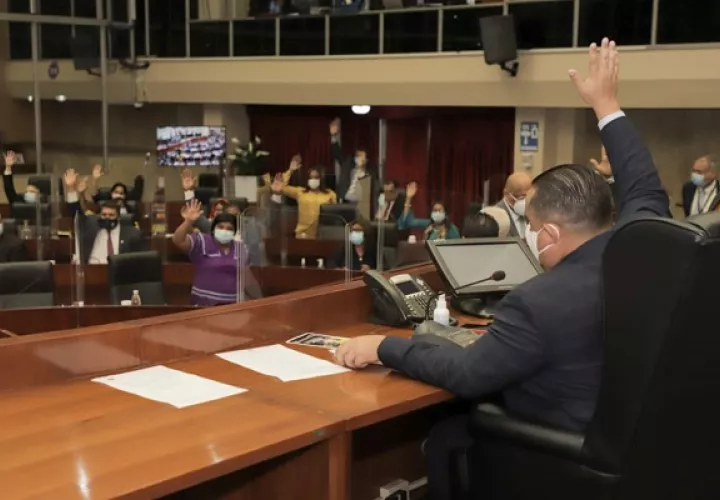 El micrófono volvió a hacer de las suyas en la Asamblea Nacional. 