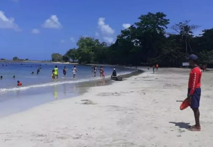 La playa La Angosta en Colón, es muy concurrida, al igual que playa Huertas, Puerto Francés y playa Blanca. Foto: Diómedes Sánchez.