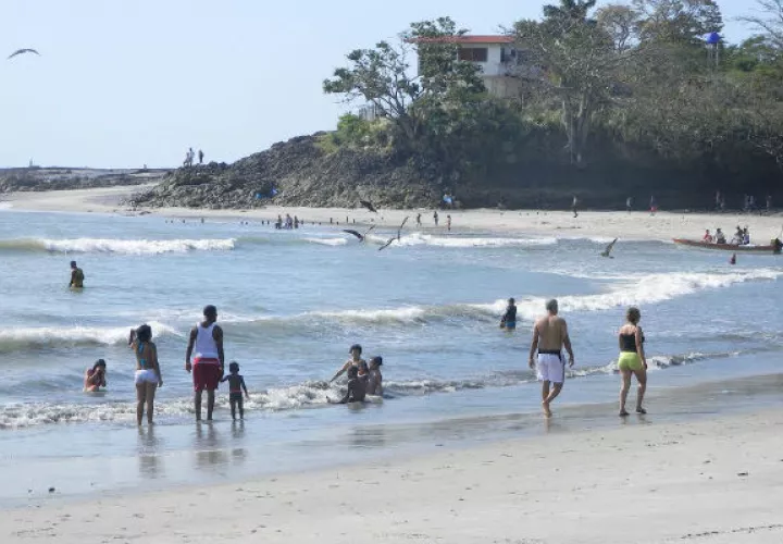 Existe un equipo que está analizando las diferentes posibilidades, para la apertura de las playas, dijo la viceministra de Salud.