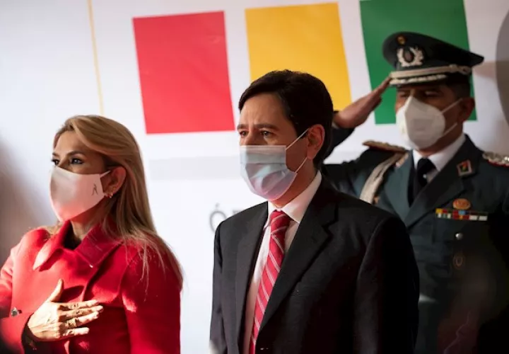 Jeanine Áñez confió en que sea una votación en paz, "libres de presión", y subrayó que militares y policías garantizan la seguridad.