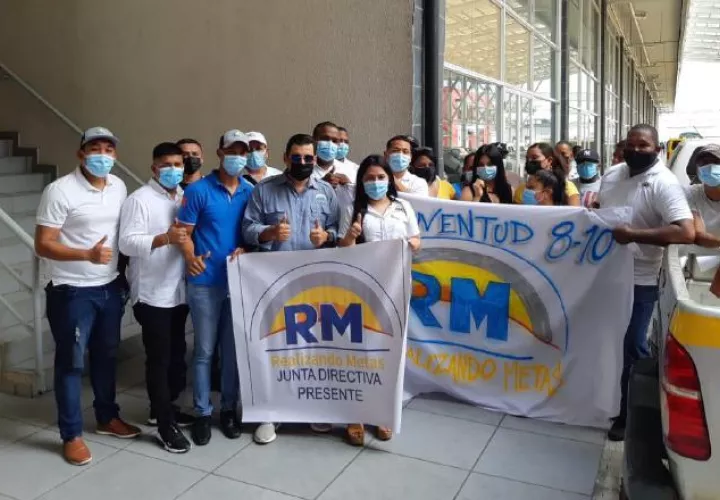 Miles de personas han mostrado su apoyo al partido Realizando Metas. Archivo