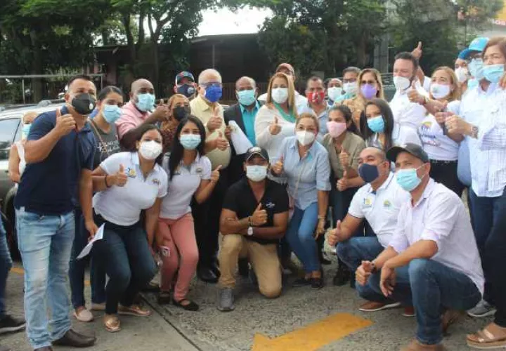 Cientos de personas asistieron ayer a inscripción en La Chorrera. Archivo