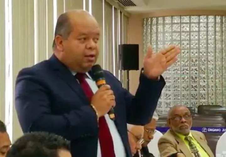El abogado Rosendo Rivera aseguró ser una supuesta víctima de los "pinchazos".