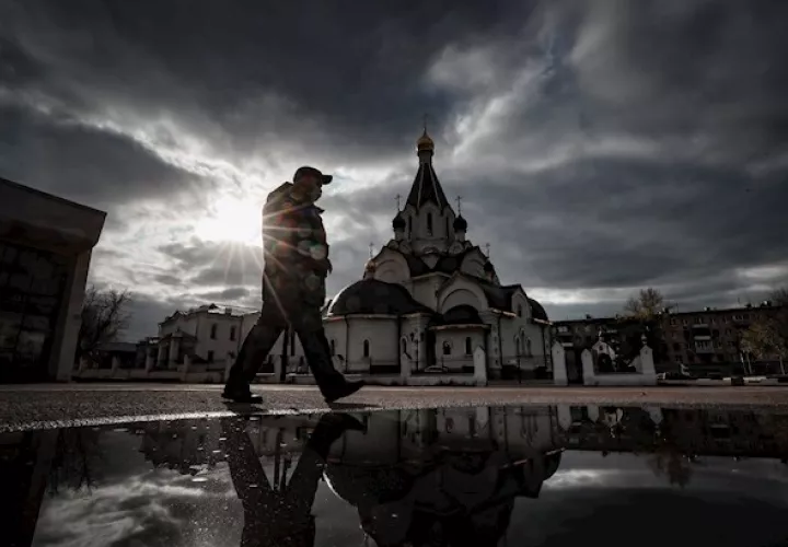 Putin ordenó que se destinen a la regiones 10,000 millones de rublos (unos 130 millones de dólares) para la adquisición de medios de protección individual y test de coronavirus.