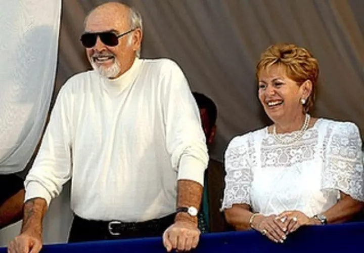 El actor Sean Connery y Mireya Moscoso. Foto: Instagram