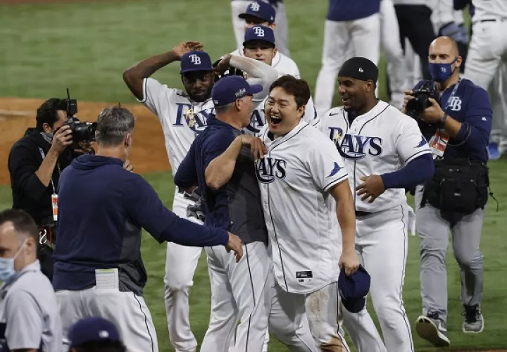 Jugadores de Tampa Bay festeja el título de la Liga Americana. Foto:EFE