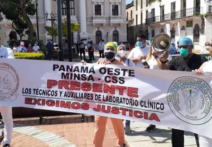 Marchan hacia la Presidencia de la República.