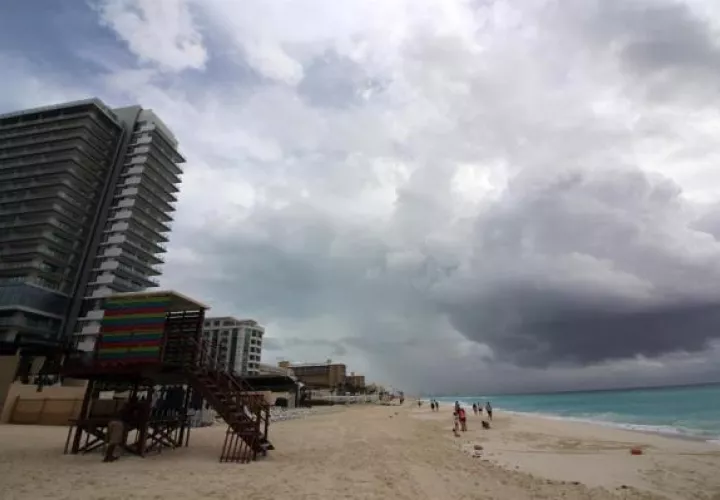 La tormenta podría  impactar contra la costa de Yucatán a lo largo de este sábado y se sitúe sobre la costa norte de esta península mexicana el domingo. FOTO/EFE