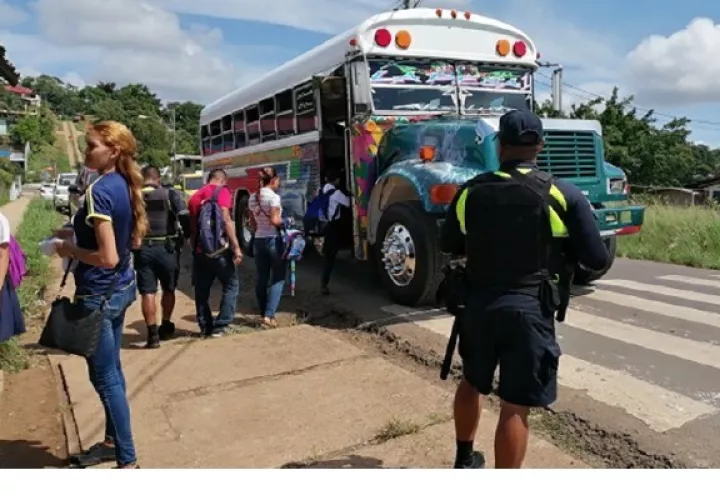 Canatra rechaza el proyecto de ley 229, dijo Franco, ya que tiene entre sus objetivos regular el servicio de transporte y que le permita a las plataformas brindar el servicio, colectivo, selectivo o de turismo.