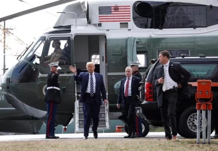 Según el New York Times, Donald Trump se mostró "letárgico", mientras que destaca que el miércoles por la noche se quedó dormido en el Air Force One tras un mitin en Minesota. FOTO/EFE