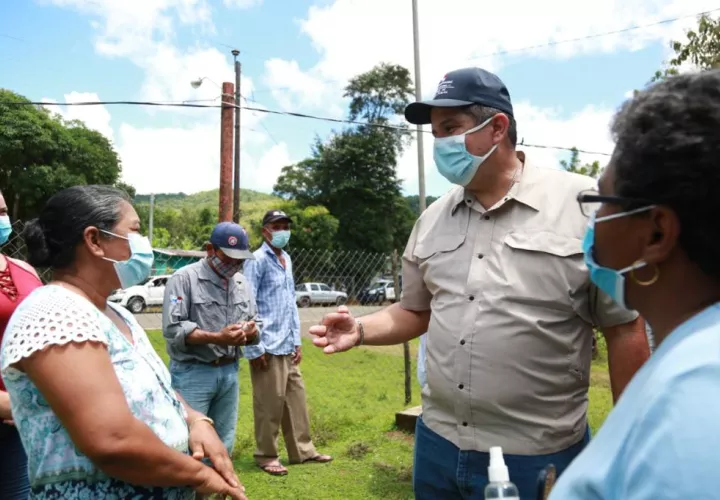 El ministro de Seguridad Pública, efectuó un recorrido en varios puntos en la parte sur de la provincia de Veraguas, principalmente en la comunidad de Santa Catalina, a fin de coordinar con el Gobernador del área, Manuel Castillo Melamed, y el representante del lugar, Rigoberto Archibold, la mayor presencia policial en el sector costero.