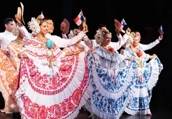 Bailarines de Folklore Dance Studio. Foto: Odette Cortez