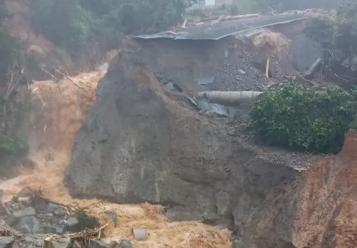 Un alud en Las Minas, en Chiriquí ha trancado la vía de acceso hacia Bocas del Toro.