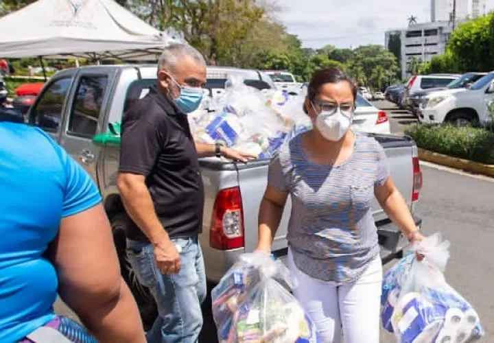 Como parte de la Operación Patria, el gobernador de la provincia de Chiriquí, Juan Carlos Muñoz Franceschi, trasladó desde el centro de acopio del Despacho de la Primera Dama ubicado en el Instituto David, ayuda humanitaria a las comunidades de Cerro Punta, PasoAncho, Bambito y otros lugares de difícil acceso. 